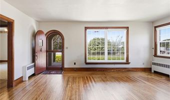 247 W Main Rd, Middletown, RI 02842