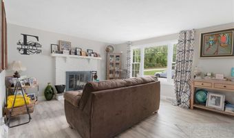5 Versailles St, Cranston, RI 02920