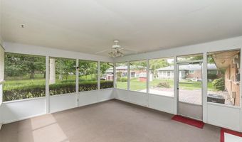 737 Smith Dr, Ballwin, MO 63011