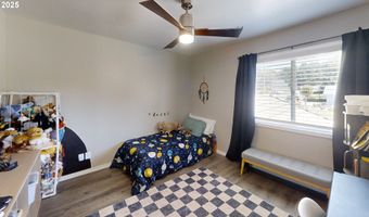 947 3RD St, Brookings, OR 97415