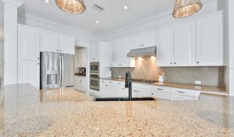 5318 LOON NEST Ct, Apollo Beach, FL 33572