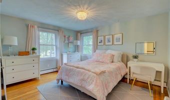22 Pine Top Rd, Barrington, RI 02806