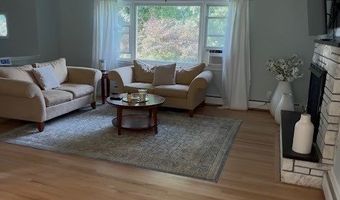 7 Rogers Dr, Danbury, CT 06810
