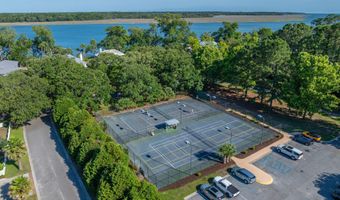 6 Carolina Ln, Beaufort, SC 29907