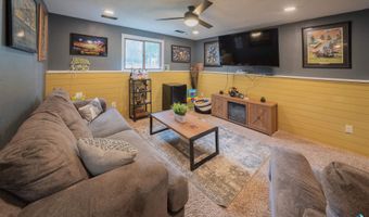 201 Cardinal Dr S, Brandon, SD 57005