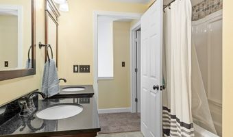 941 Doe Valley Rd, Athol, MA 01331