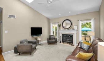 1136 New Ballwin Oaks Dr, Ballwin, MO 63021