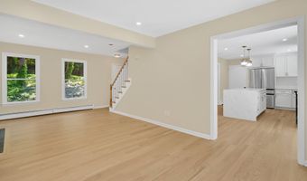 39 Briarwood Dr, Colchester, CT 06415