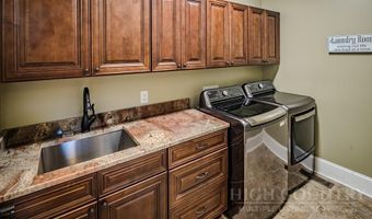 214 Pasture Ln, Banner Elk, NC 28604
