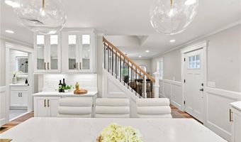 40 Congregational St, Bristol, RI 02809