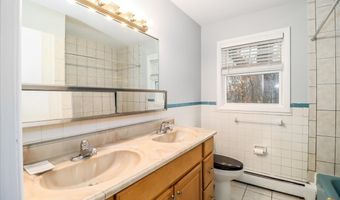 32 Pleasant St, Bethel, CT 06801