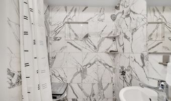 290 Commonwealth Ave 8, Boston, MA 02115