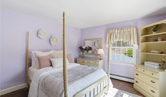 194 New Meadow Rd, Barrington, RI 02806