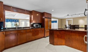 1 Middlebrook Ln, Lincoln, RI 02865