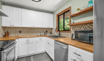 20151 S HENRICI Rd, Oregon City, OR 97045