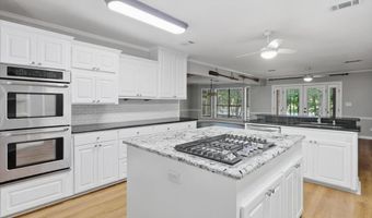 345 Lakeway Dr, Brandon, MS 39047