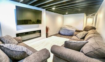 128 Elizabeth Dr, Aberdeen, SD 57401