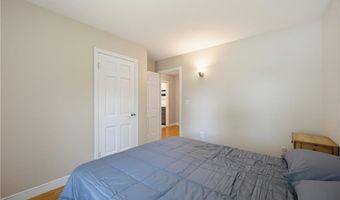 34 Foxhill Ave, Bristol, RI 02809