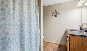 901 Geneva Dr, Alexandria, MN 56308