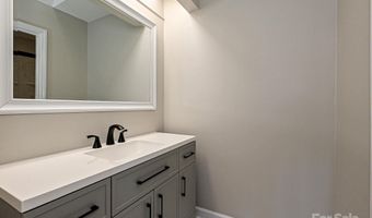 7916 Charter Oak Ln, Charlotte, NC 28226