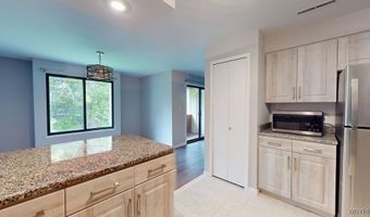 5 Southcreek Ct C, Amherst, NY 14051