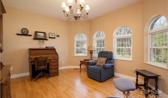 12 Riverview Dr, Bakersville, NC 28705