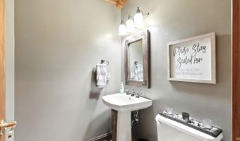 102 Greenhurst Ct, Auburn, IN 46706