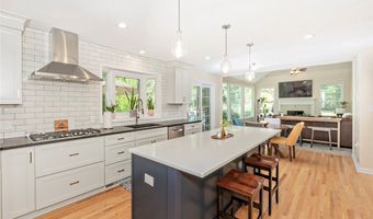 225 Linwood Ln, Aurora, OH 44202