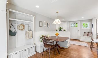 11 Harbour Rd, Barrington, RI 02806