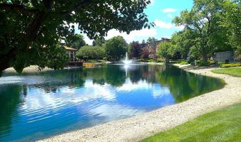 1127 S Old Wilke Rd 101, Arlington Heights, IL 60005