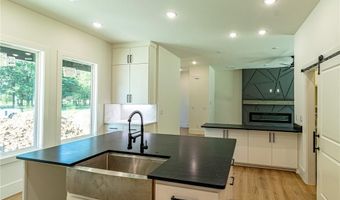 2 Scotch Broom Pl, Bella Vista, AR 72715