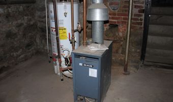 27 Trinity Pl, Amsterdam, NY 12010