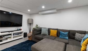 3 Mallory Ct, Bristol, RI 02809