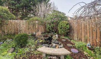 830 DIVISION St SE, Bandon, OR 97411