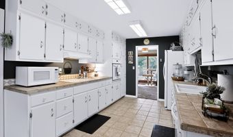 2812 Greenbriar Rd, Anderson, IN 46011