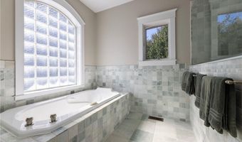77 Pond Shore Dr, Charlestown, RI 02813