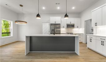 2 Damerham Ln, Bella Vista, AR 72714