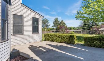 521 Ridgewood Dr, Antioch, IL 60002