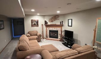 1109 Clover Ct, Aberdeen, SD 57401