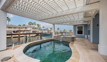 702 S BAY St, Aransas Pass, TX 78336