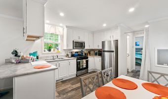 4 Clover Corner Ln, Augusta, ME 04330