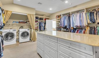 14 Bunker Hill Dr, Middletown, NJ 07748