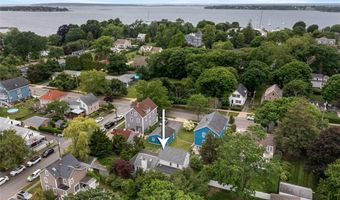 4 Garfield Ave, Bristol, RI 02809