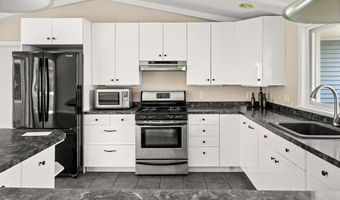 85 Gateway Rd, North Kingstown, RI 02852