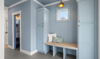 7 Wellington Ave, Newport, RI 02840