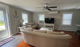 53 Center Ave, Middletown, RI 02842