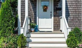 19 Eustis Ave, Newport, RI 02840