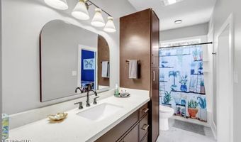 218 Thomas St, Bay St. Louis, MS 39520