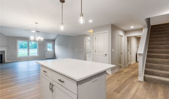 30 Essex Woods Ln B, Amherst, NY 14228