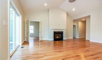 18 Hampton Rd 21, Coventry, RI 02816